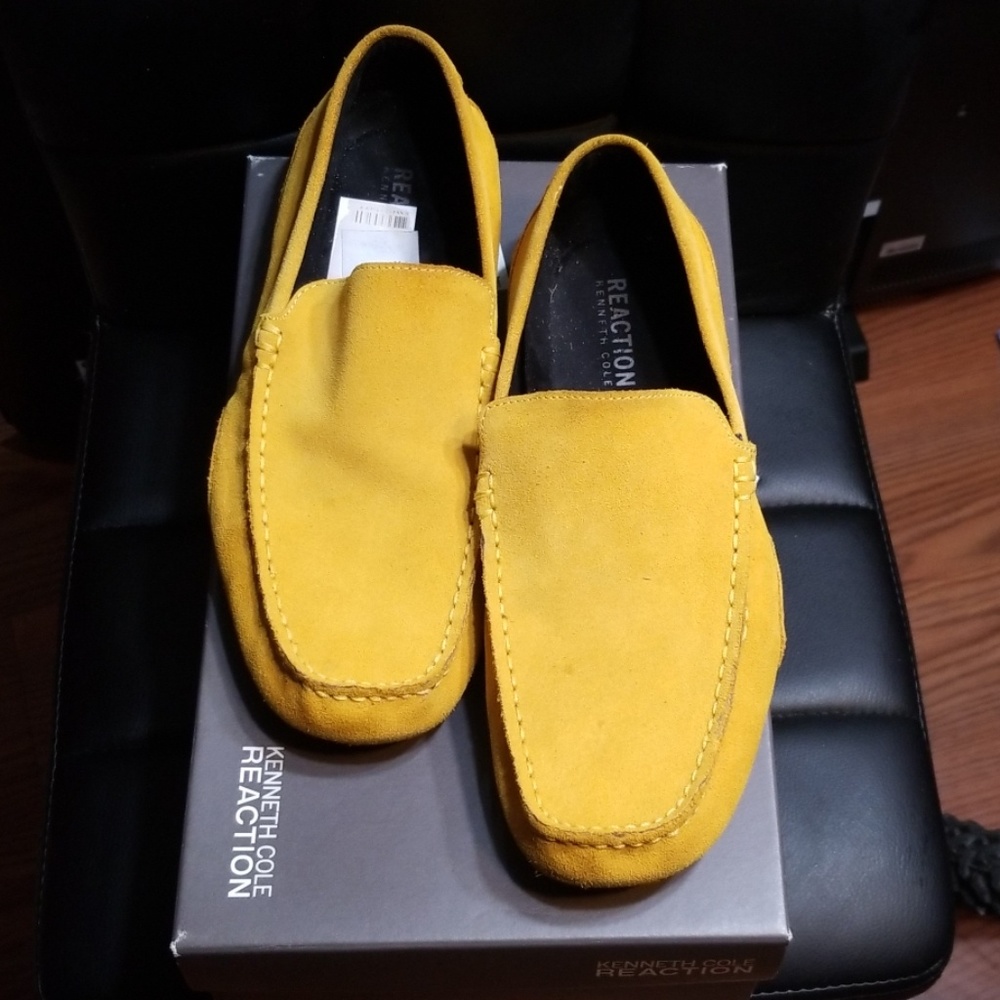 9.5 M Yellow Suede Kenneth Cole Loafers